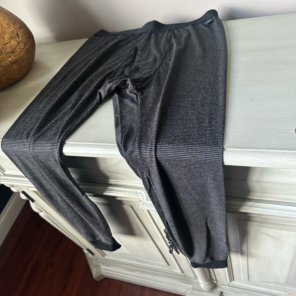 Uniqlo men’s base layers pants large